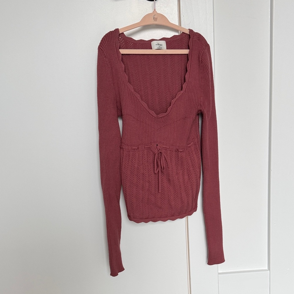 Aritzia Scalloped Deep V Knit Sweater in Dusty Rose